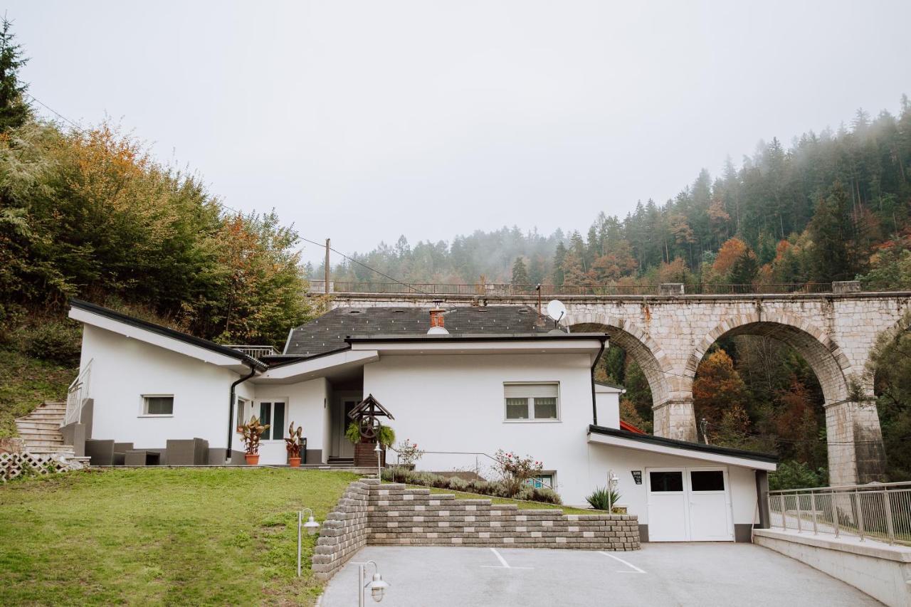 Gostisce Krivograd Hotel Prevalje Eksteriør billede
