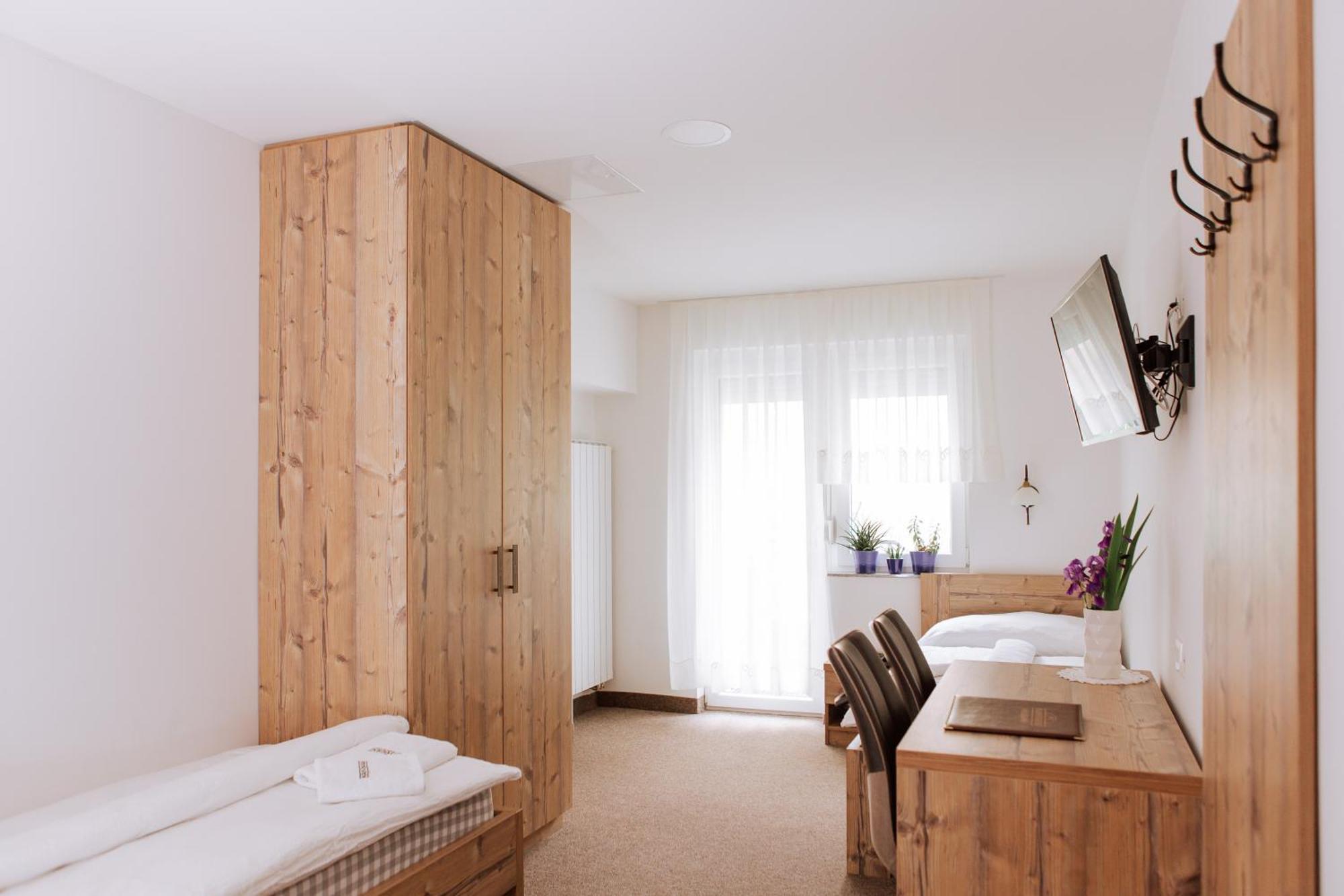 Gostisce Krivograd Hotel Prevalje Værelse billede