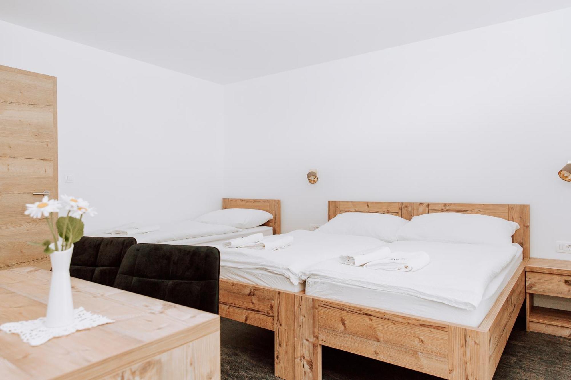 Gostisce Krivograd Hotel Prevalje Værelse billede