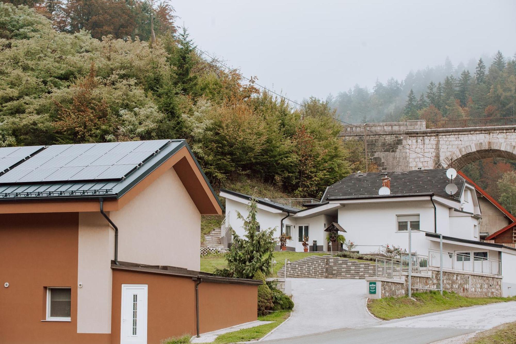 Gostisce Krivograd Hotel Prevalje Eksteriør billede